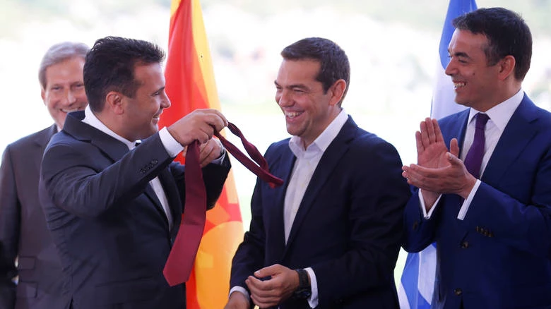 Αφού τα πήρε όλα πρώτα! Η κίνηση Ζάεφ με την γραβάτα που αιφνιδίασε τον Τσίπρα!